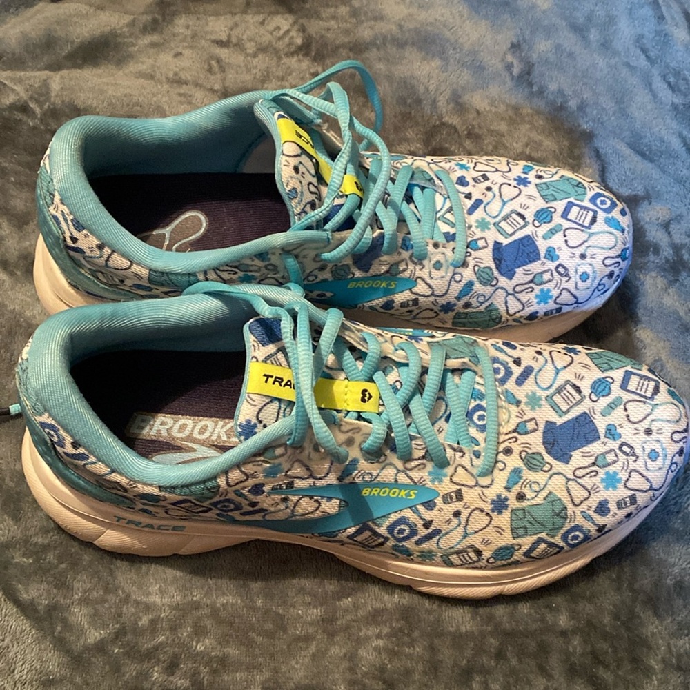 Brooks Trace 2 running shoes - Stethoscope & Scrubs design